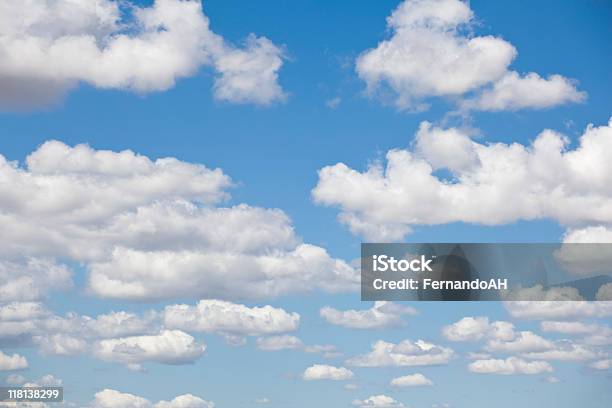 Bela Paisagem Com Nuvens - Fotografias de stock e mais imagens de Cúmulo - Cúmulo, Ao Ar Livre, Beleza natural