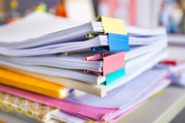 file folder and stack of business report paper file on the table in a work office - pile of newspapers audio imagens e fotografias de stock