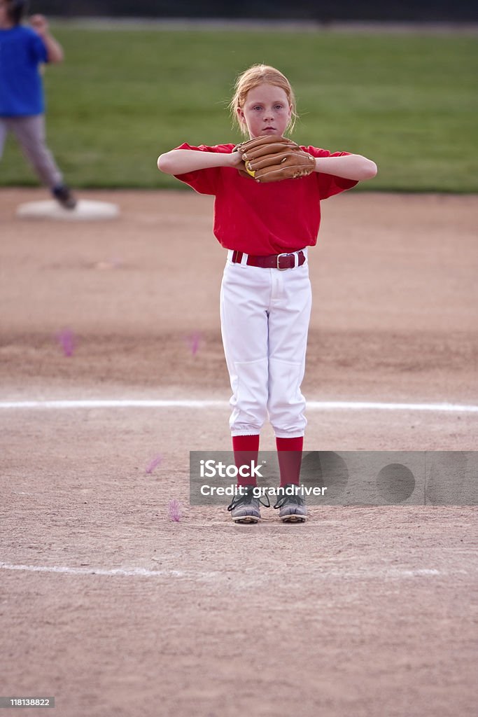 Kleines Mädchen spielt Softball - Lizenzfrei Mädchen Stock-Foto