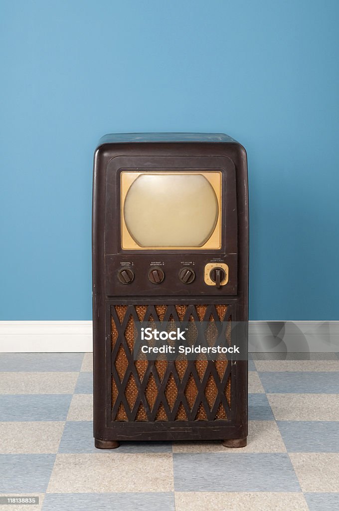 Old baquelita televisor con trazado de recorte - Foto de stock de 1950-1959 libre de derechos