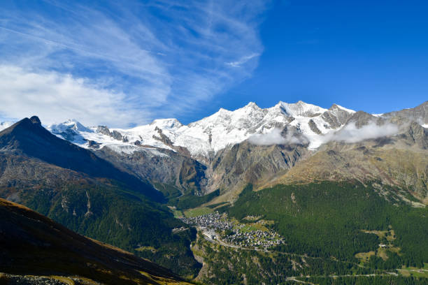istock Mountain panorama with ski resort Saas Fee in valley. 1181389020
