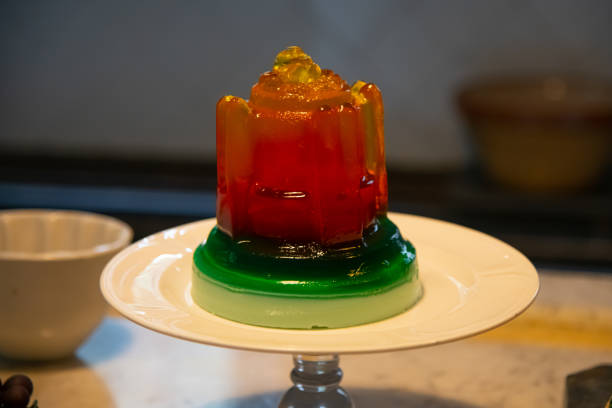 Molded jelly in coloured layers