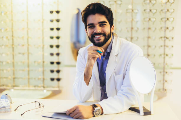 istock Confident optometrist, optician standing in store. 1181400900