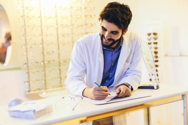 istock Confident optometrist, optician standing in store. 1181401718