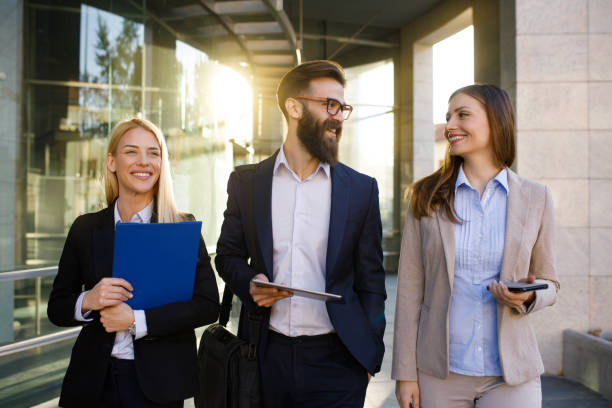 istock Discussing business outdoors 1181410184