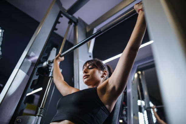 istock Beautiful fitness model working out 1181421772