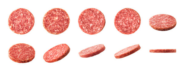 rebanadas de salchicha de salami ahumadas aisladas - pepperoni fotografías e imágenes de stock