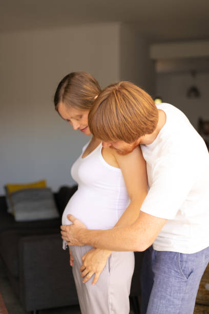 istock Expectant couple at home 1181428532