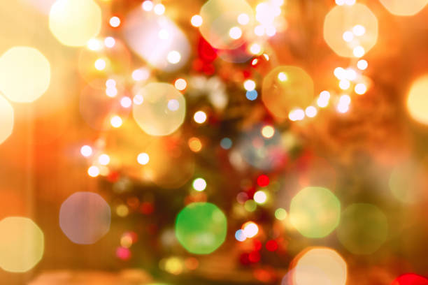 luz de natal defocused na noite de natal - christmas lighting equipment abstract christmas lights - fotografias e filmes do acervo