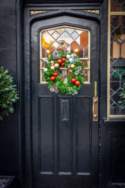 istock Christmas Yule Wreath 1181430844