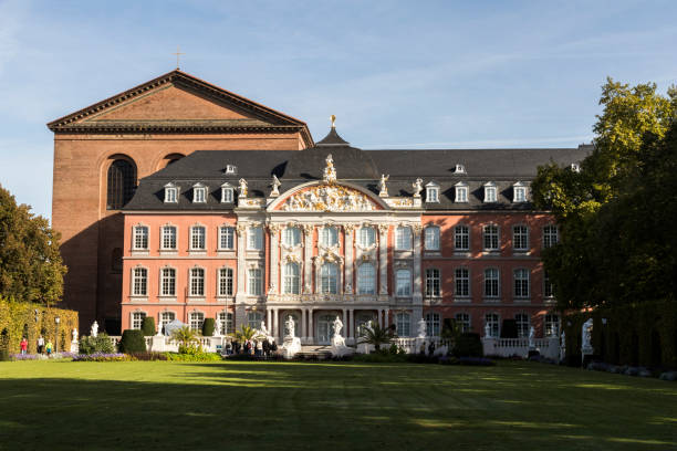 palácio eleitoral de trier, alemanha - electoral palace - fotografias e filmes do acervo