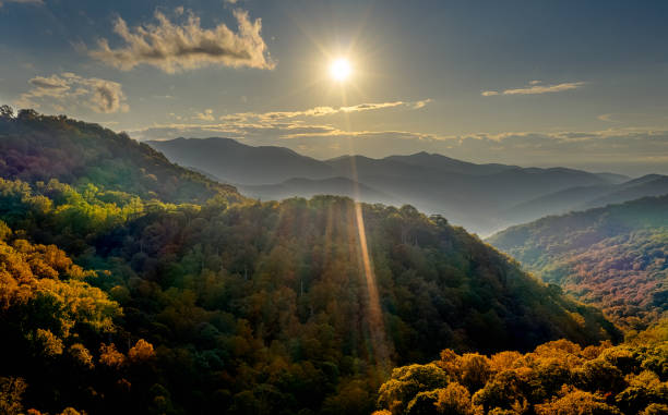 aerial view picture of sunset in pisgah national forest at the appalachian mountains with different foliage colors - blue ridge mountains appalachian mountains sunrise mountain imagens e fotografias de stock