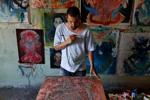 istock Artist in atelier 1181449987