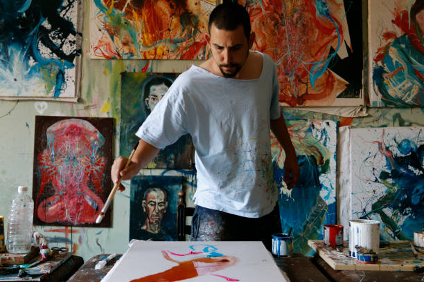 художник в ателье - artists canvas human hand paintbrush paint стоковые фото и изображения