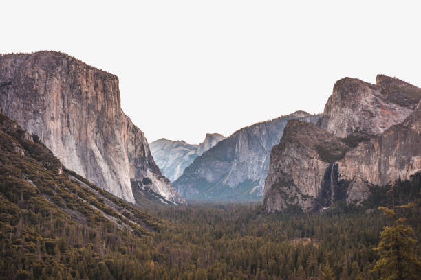 istock Yosemite Valley Sunrise 1181460888