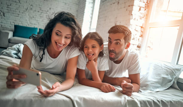 istock Family in bed 1181473301
