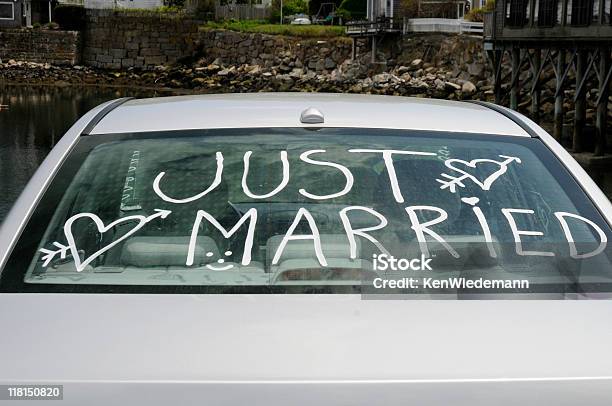 Just Married - Fotografias de stock e mais imagens de Just Married - Frase em inglês - Just Married - Frase em inglês, Carro, Casamento