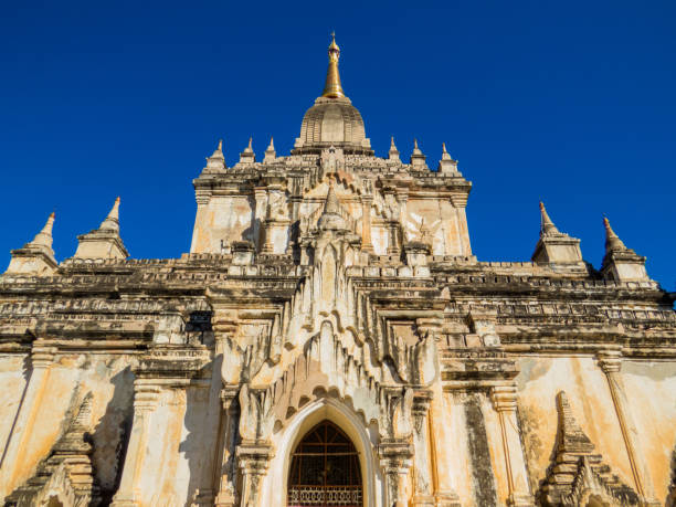 templo gawdawpalin, bagan, myanmar - paling fotografías e imágenes de stock