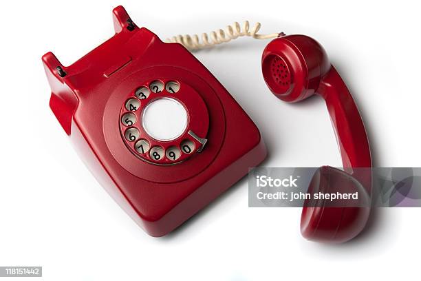 Telefone Retro Vermelho - Fotografias de stock e mais imagens de Estilo retro - Estilo retro, Fora do Descanso, Fotografia - Imagem