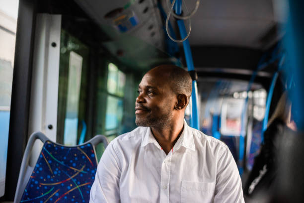 touriste dans le bus. - car adventure journey travel photos et images de collection