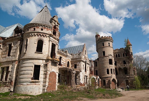 istock Ruins of Moromtsevo castle 118152910