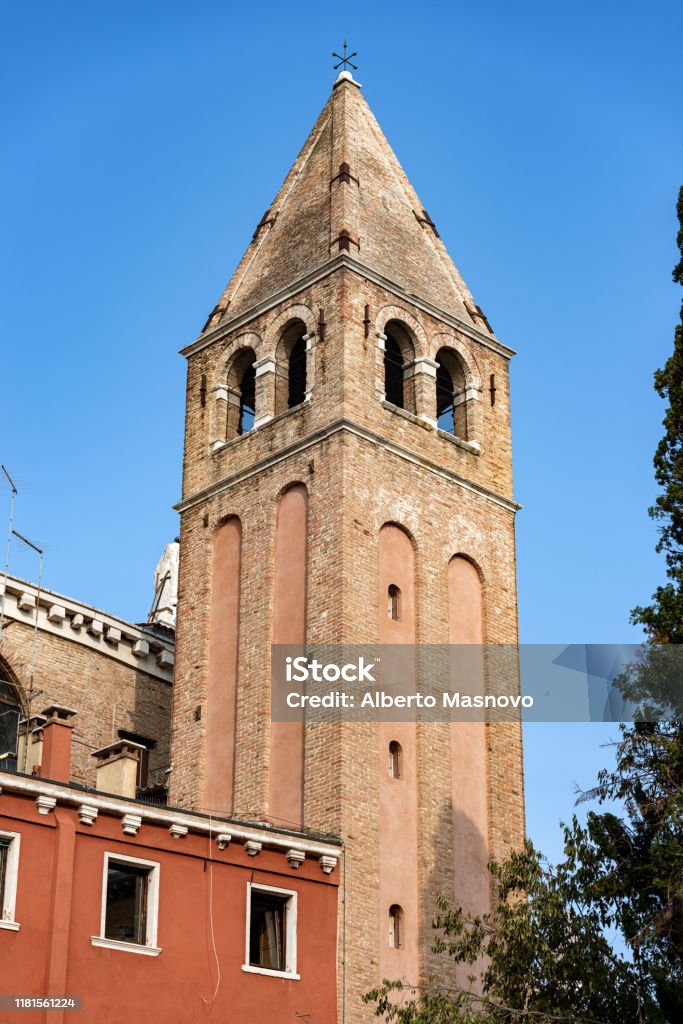 Campanario De La Iglesia De San Vidal Venecia Italia Foto de stock y más  banco de imágenes de Aire libre - iStock