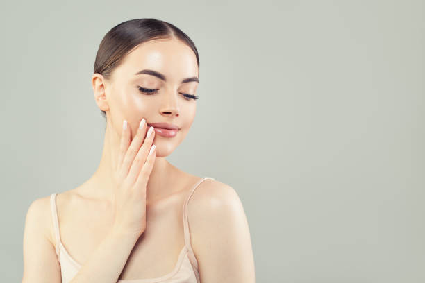 istock Pretty female model. Natural beauty 1181570139