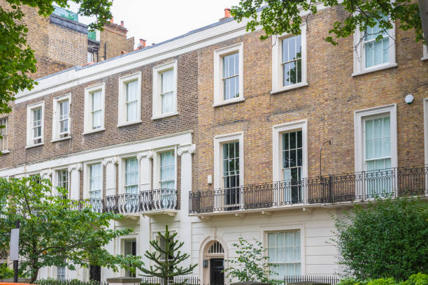 georgian style terraced houses around little venice in london - row house architecture tourism window imagens e fotografias de stock