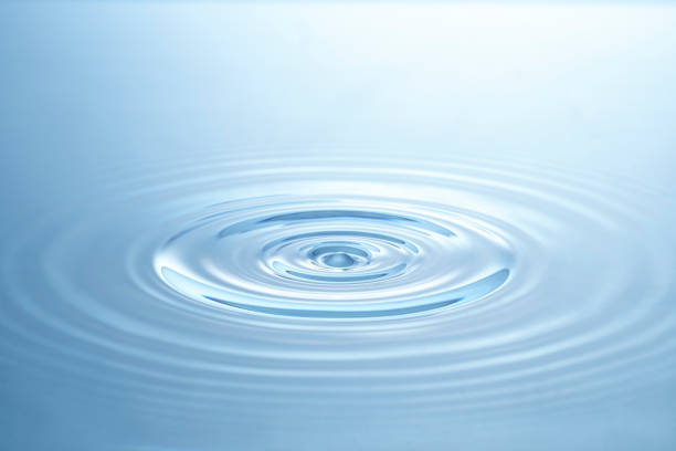 wasserwellen - wasseroberfläche stock-fotos und bilder