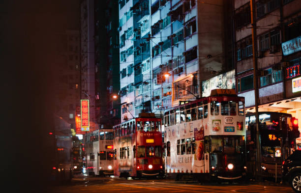 香港のトラム - crowd kowloon peninsula multi colored ストックフォトと画像