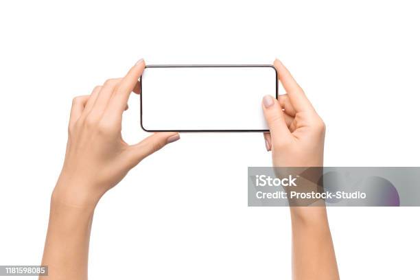 Weibliche Hände Fotografieren Auf Dem Smartphone Mit Leerem Bildschirm Stockfoto und mehr Bilder von Hand