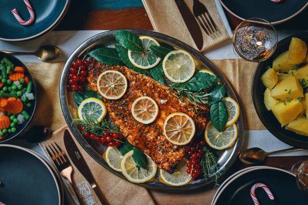 cena di natale con filetto di pesce salmone, verdure, polenta e torta di natale - salmon dinner foto e immagini stock