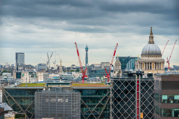 building london.london under construction. - crane skyline uk tower of london imagens e fotografias de stock