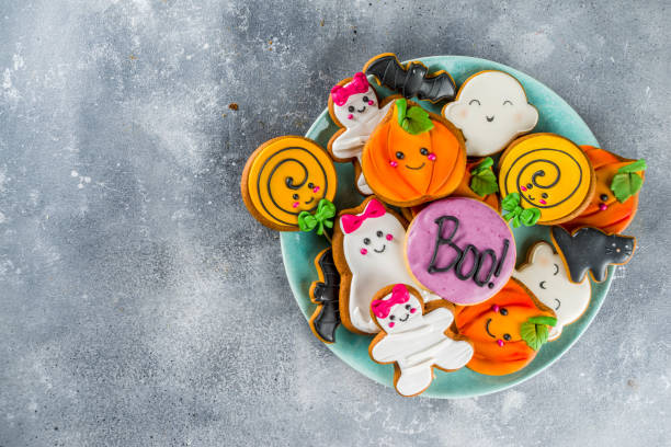 istock Halloween background with Funny Gingerbread Cookies 1181630003
