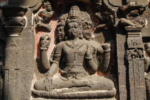 Lord Brahma, Vishnu and Mahesh (Shiva). The Great Kailasa (Cave 16) is attributed to Krishna I (c. 757-83 A.D.), the successor and uncle of Dantidurga. Ellora Caves, Aurangabad, Maharashtra, India. The caves are datable from circa 6th - 7th century A.D. señor brahma, vishnu y mahesh (shiva). la gran kailasa (cave 16) se atribuye a krishna i (c. 757-83 d.c.), el sucesor y tío de dantidurga. cuevas de ellora, aurangabad, maharashtra, india. las cuevas son datables de alrededor del siglo vi - vii d.c.