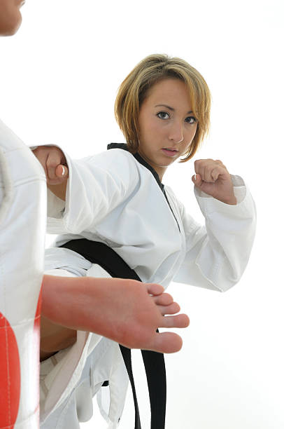 tae kwon robią black belt szkolenia - martial arts women tae kwon do black belt zdjęcia i obrazy z banku zdjęć