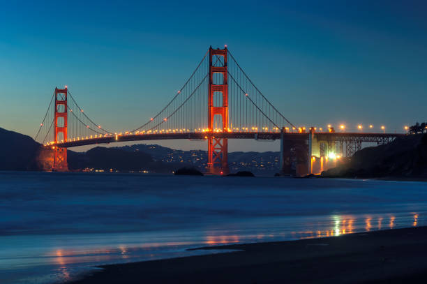 ponte de porta dourada na noite, san francisco - baker beach - fotografias e filmes do acervo