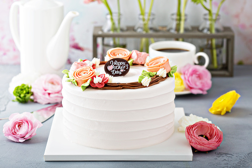 Mothers day cake with frosting flowers decoration