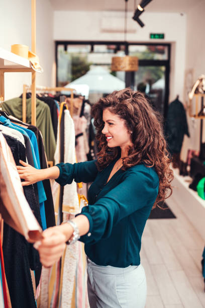 istock Shopping shop 1181652770