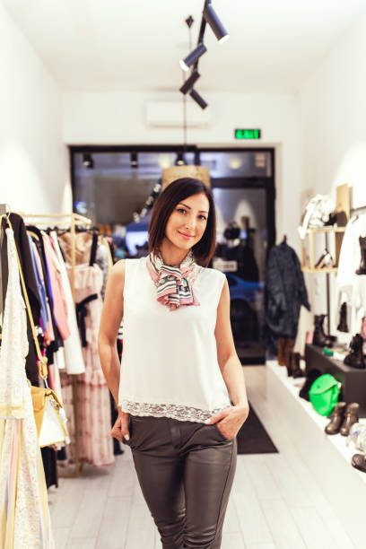 istock Shopping shop 1181652959