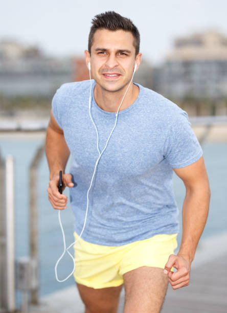 istock Man listening music on workout 1181702979