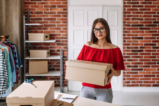 istock Everyone do shopping online 1181704485