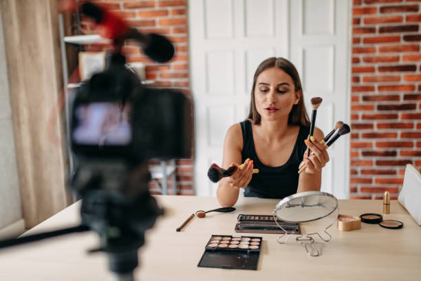 istock I will show you how I do it 1181707193