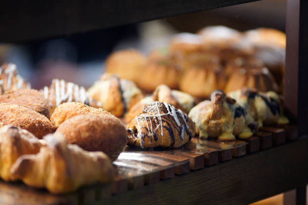 istock Delicious freshly baked bread shop 1181720004