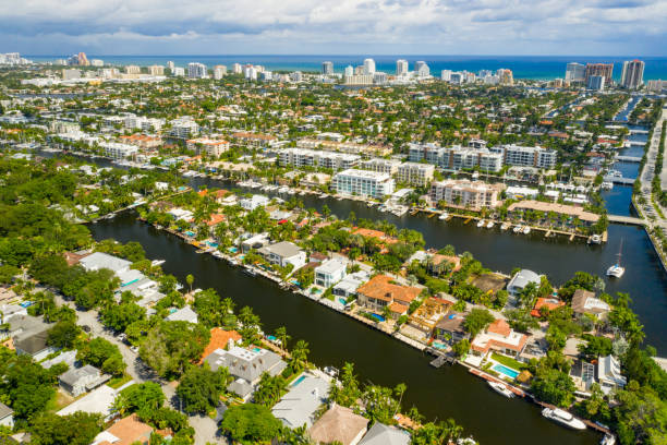 widok z lotu ptaka na fort lauderdale florida las olas isles ekskluzywnych domów jednorodzinnych - las olas quarter zdjęcia i obrazy z banku zdjęć