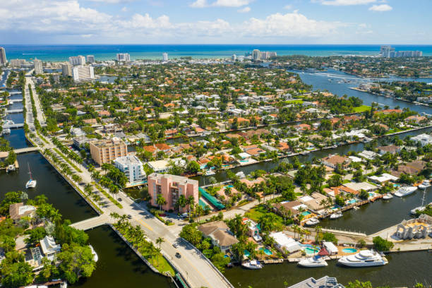 zdjęcie lotnicze las olas fort lauderdale florida luksusowe dzielnice z nabrzeżnych domów wyspy - las olas quarter zdjęcia i obrazy z banku zdjęć