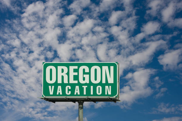 istock Oregon Vacation Sign 1181729086