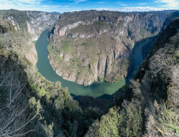 panoramic view of the sumidero  canyon panoramic image of the sumidero  canyon seen from the pochota viewpoint mexico chiapas cañón del sumidero stock pictures, royalty-free photos & images