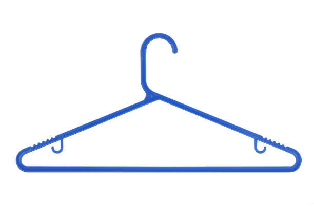 colgador de capa de plástico negro aislado sobre un fondo blanco - shirt hanger hanging blue fotografías e imágenes de stock