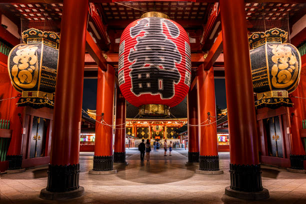 The big red lantern of Sensoji Asakusa temple in Tokyo, Japan stock photo The Kaminarimon (Thunder Gate), the outer gate of Sensoji Temple and the symbol of Asakusa district. shinto photos stock pictures, royalty-free photos & images